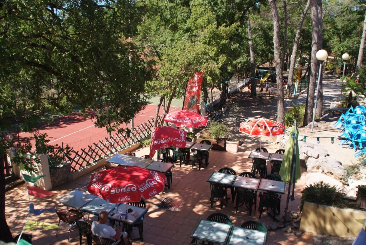 Saint-Paul-en-Forêt Camping Le Parc מראה חיצוני תמונה