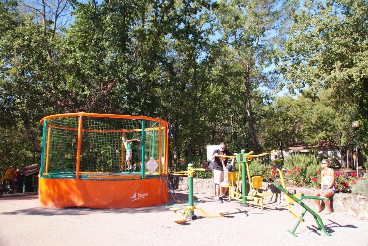 Saint-Paul-en-Forêt Camping Le Parc מראה חיצוני תמונה